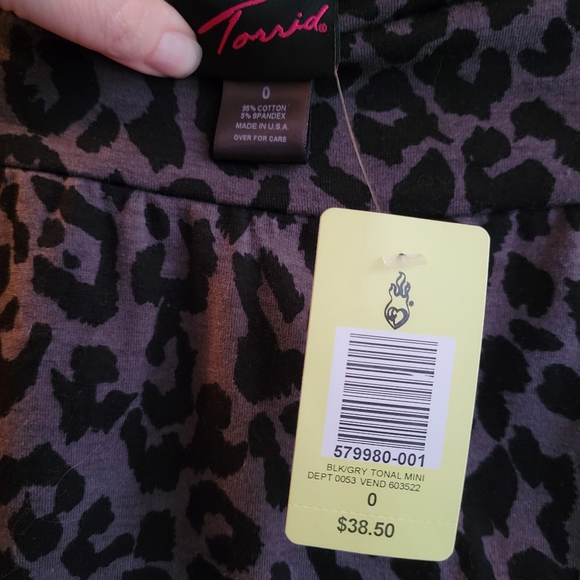 Torrid Black & Grey Leopard Cheetah High Waist Mini Skirt Size 0 - Picture 2 of 4